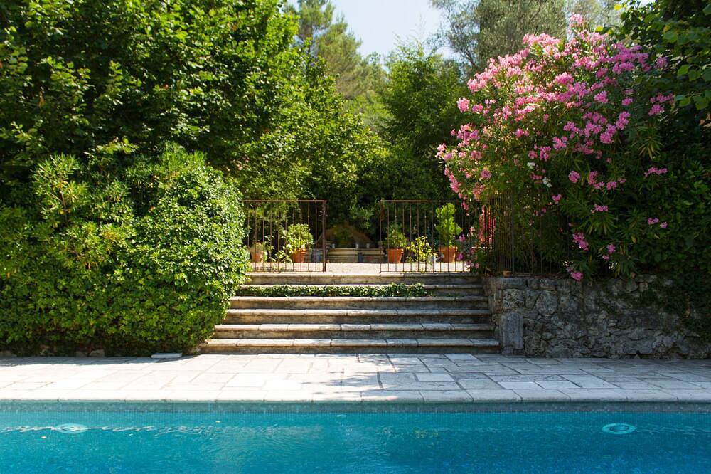 Cottage De Charme Dans Un Grand Jardin in Grasse, Côte méditerranéenne (France)