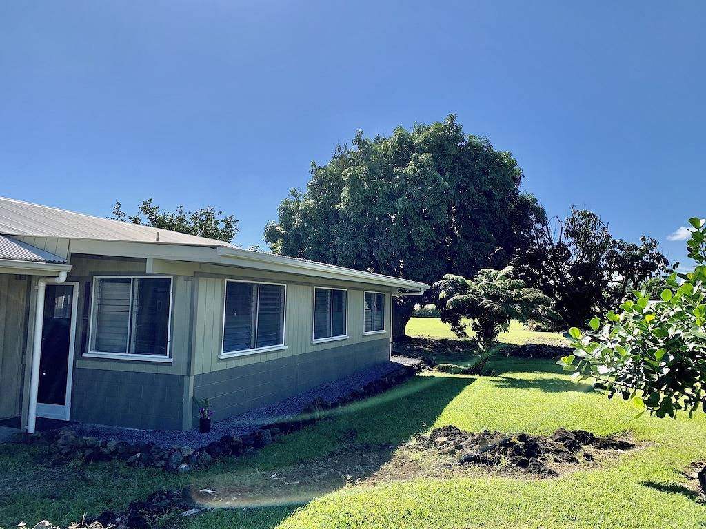 Zurück zum Leben erweckt, versteckt in einer der Hauptstraßen von Hilo. in Hilo, South Hilo