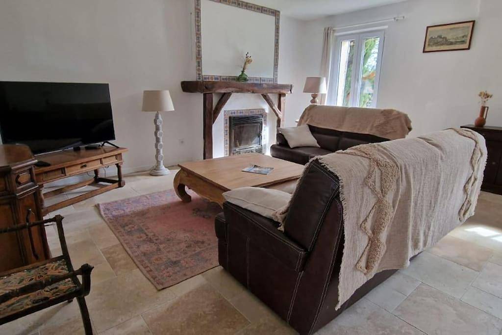 Five-Bedroom House in Sury-aux-Bois, Région d'Orléans
