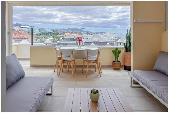 Vakantieappartement voor 5 personen, with terras and uitzicht as well as zwembad in La Caleta