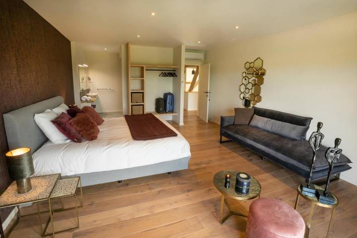 Location de vacances pour 2 personnes, avec terrasse ainsi que jardin et vue dans Roesbrugge-Haringe - 3