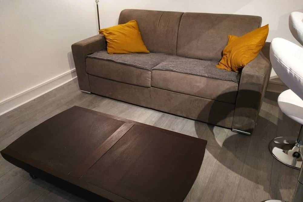 Entire apartment, Comfy Parisian studio! in Ivry-sur-Seine, Val-de-Marne