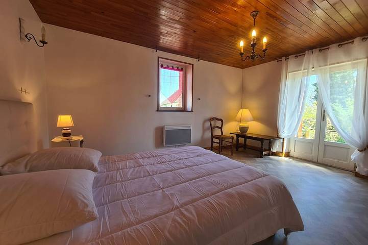 Maison de vacances en Berry avec grand terrain, plage à 2 min, animaux acceptés et terrasses privées in Baraize, La Châtre und Umgebung