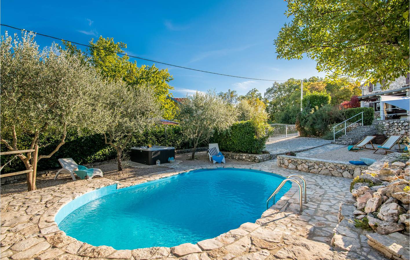 Gemütliche 2-Zimmer-Wohnung mit Terrasse, in der Nähe des Stadtzentrums von Kras in Gostinjac, Krk