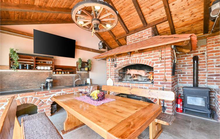 Geräumige 2-Zimmer-Wohnung mit Pool, WLAN und Terrasse in Kapela, Bjelovar-Bilogora