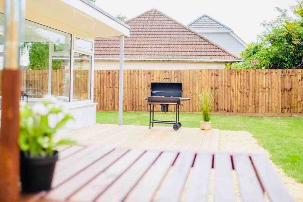 Gorgeous Luxury Chalet, New Forest & Coast & in Hordle, Hampshire