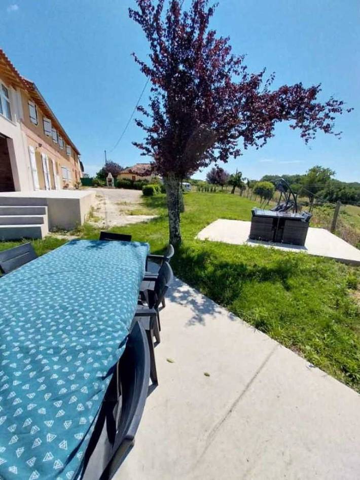 Gîte pour 10 personnes, avec Terrasse et Jardin
