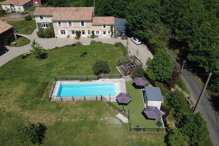 Location de vacances pour 4 personnes, avec Terrasse ainsi que Jardin et Piscine à Langoiran