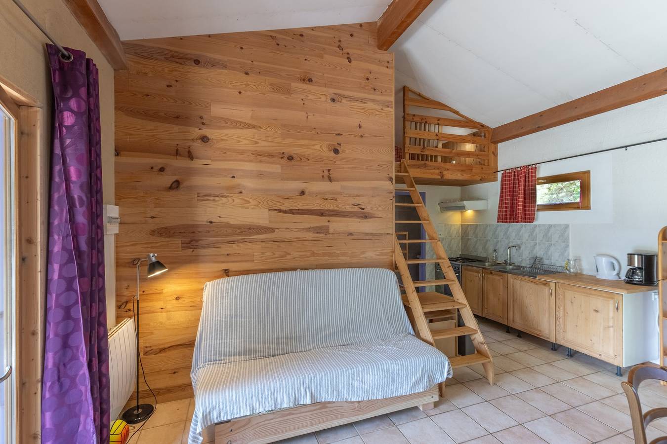 Chalet 'Bleu 6 Personnes Piscine' avec vue montagne, terrasse privée et Wi-Fi in Darbres, Ardèche