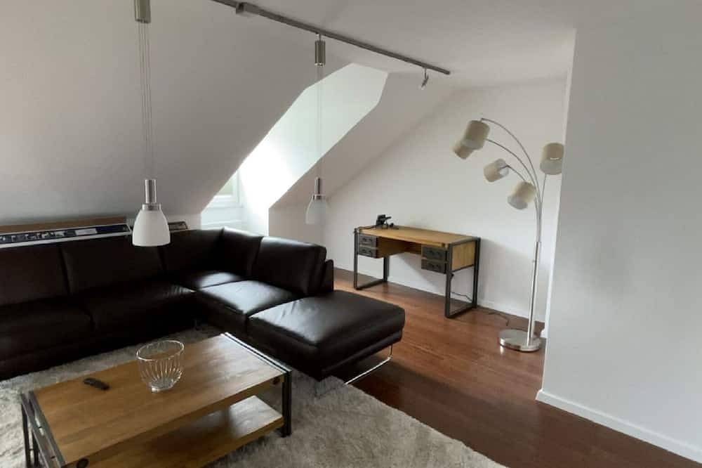 Ganze Wohnung, Luxuriöse Ferienwohnung (55 qm) mit Südbalkon und Bio-Ethanol-Wandkamin in Bad Alexandersbad, Landkreis Wunsiedel im Fichtelgebirge