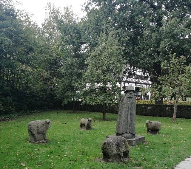 Ganze Wohnung, Fewo am Kurpark - Ferienwohnung mit Balkon und Blick in den Kurpark in Bad Sassendorf, Kreis Soest