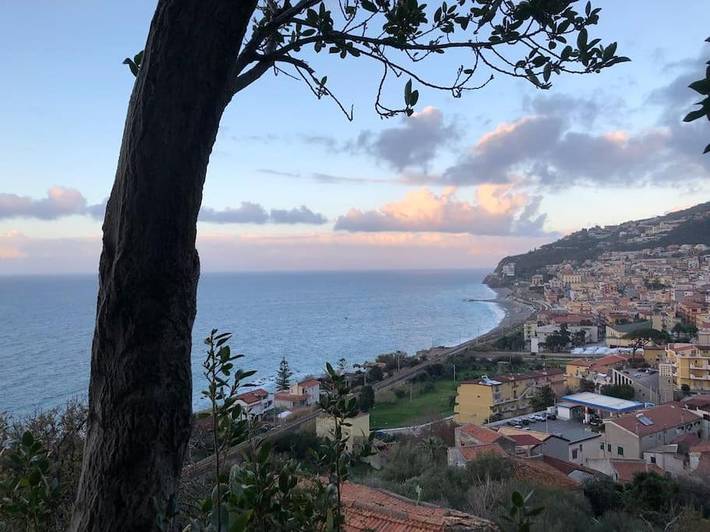 Appartamento per 4 persone, con sauna e giardino nonché idromassaggio a Piraino