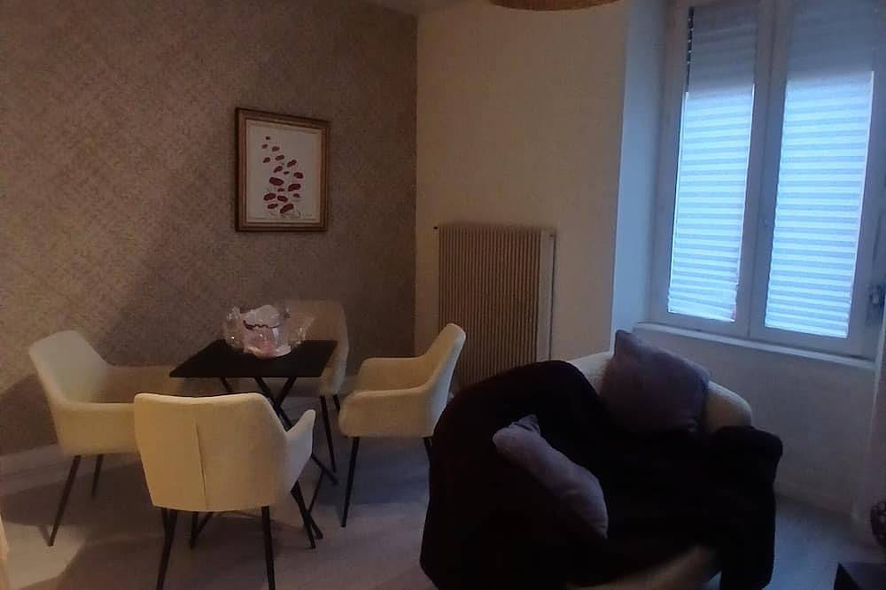 Appartement entier, Appart  la Roseraie jardin l'été, calme et fonctionnel in Belfort, Territoire de Belfort