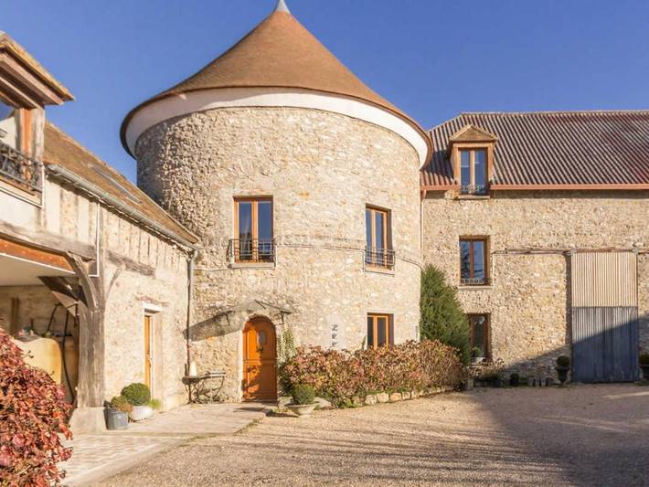 Location de vacances pour 8 personnes, avec jardin et terrasse à Cernay-la-Ville