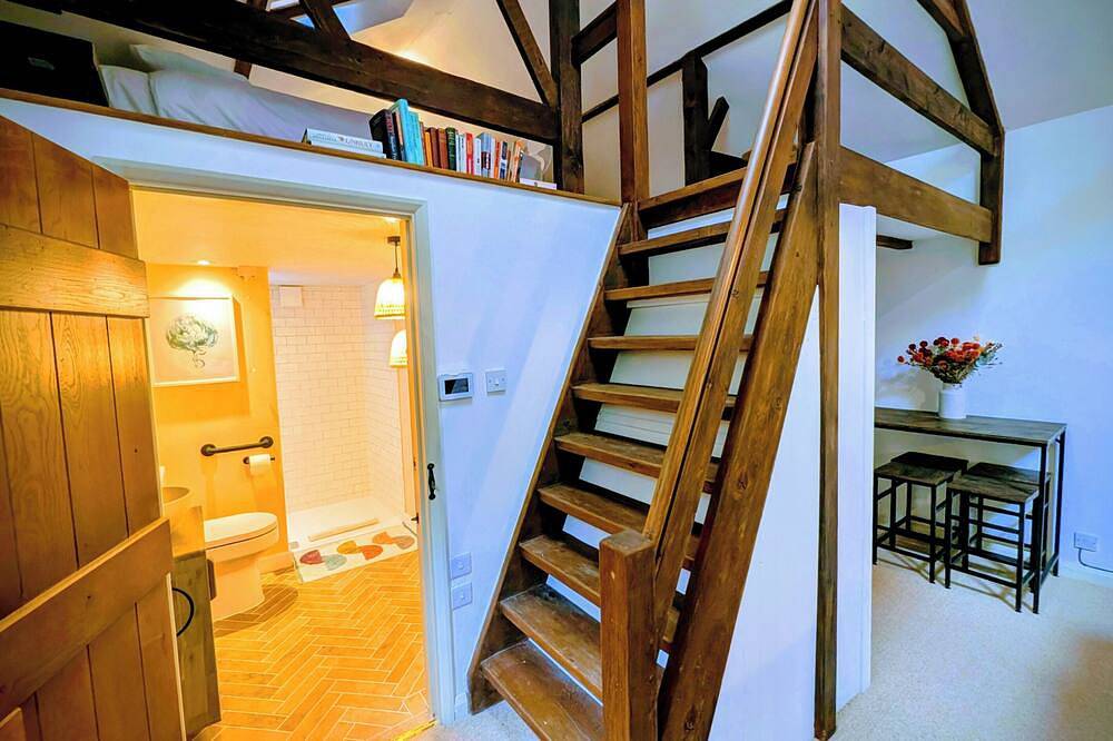 Apartamento entero, Stylish 1Bd Cottage with Fireplace | Parking in Effingham, Guildford