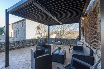 Gîte pour 2 personnes, avec terrasse à Lanas