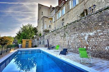 Gîte pour 7 personnes, avec terrasse ainsi que jardin et piscine dans Seine-et-Marne