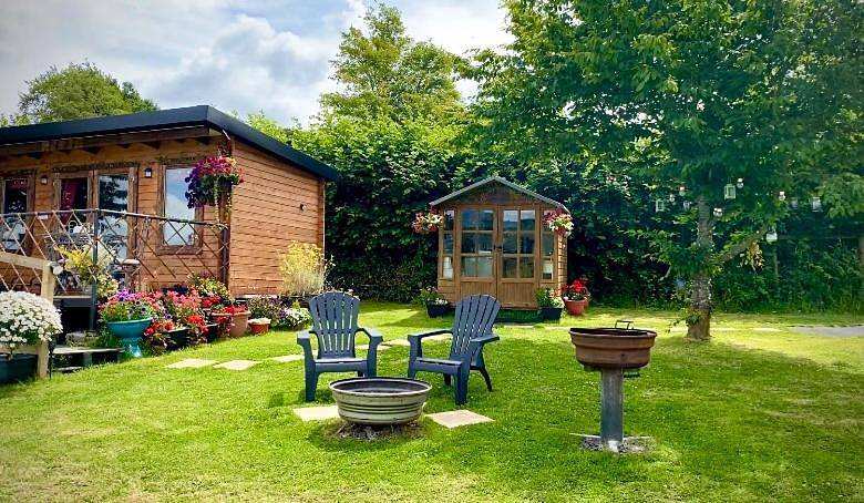 Cherry Tree Glamping Lodge in West Buckland, Somerset