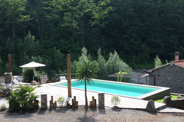 Location de vacances pour 11 personnes, avec terrasse et jardin à Mulazzo