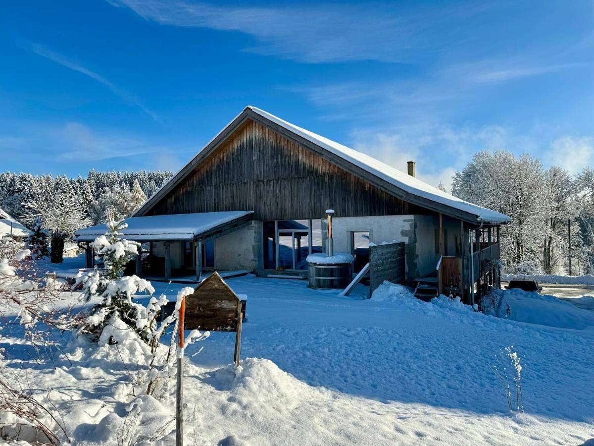 Ganze Wohnung, Pastelle in Val-de-Travers, Massif du Jura