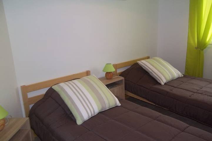 Location de vacances pour 6 personnes, avec terrasse et jardin à Saint-Martin-de-Gurson - 2