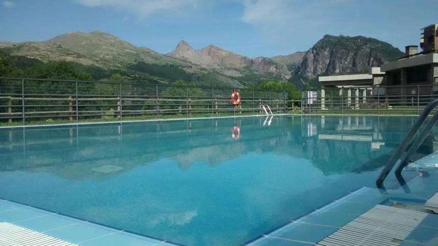 Gîte pour 6 personnes, avec terrasse ainsi que vue et piscine à Panticosa - 2