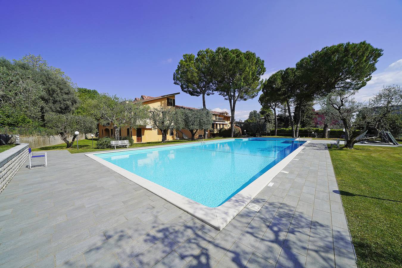 Appartamento intero, Olive Garden Garda - pool & view in Moniga del Garda, Prealpi Gardesane