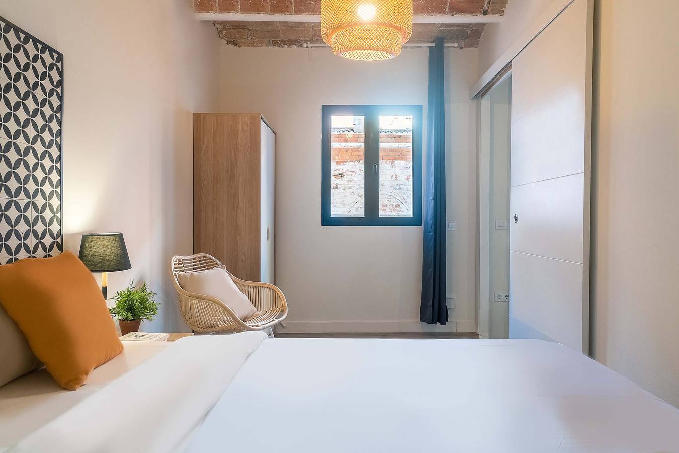Apartamento entero, Modern Catalan | Apartment with Terrace in Hospitalet de Llobregat, Barcelonés