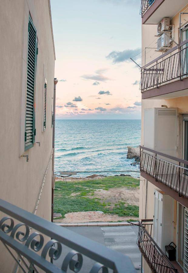 Appartement entier, Apartment with Side Sea View in Cala Porta Vecchia, Monopoli