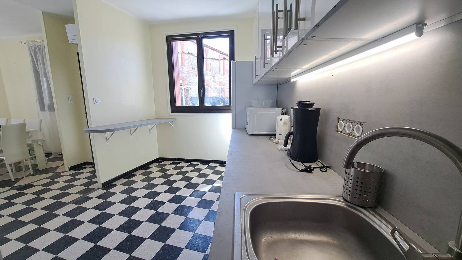Apartamento entero, Apartamento 'Estapa' con terraza privada, balcón y aire acondicionado in Cessenon-sur-Orb, Costa mediterránea (Francia)