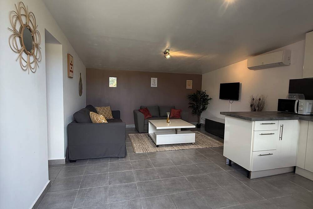 Casa Avvena 3 -chambre d'hôtes avec cuisine in Lecci, Arrondissement de Sartène