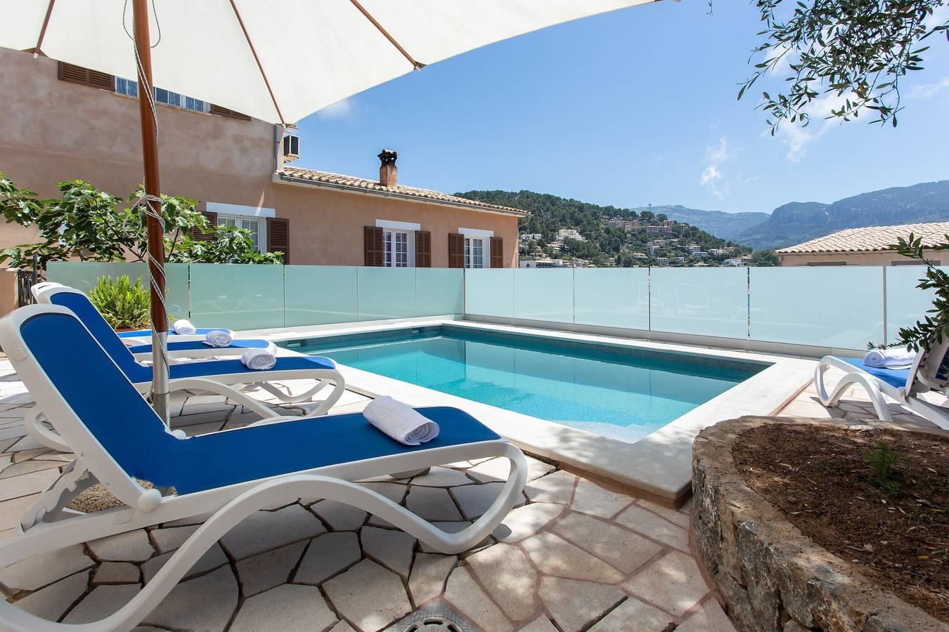 Entire apartment, Fantastic Apartment “Casa Paqui”with Sea View, Mountain View & Wi-Fi in Port de Sóller, Sóller