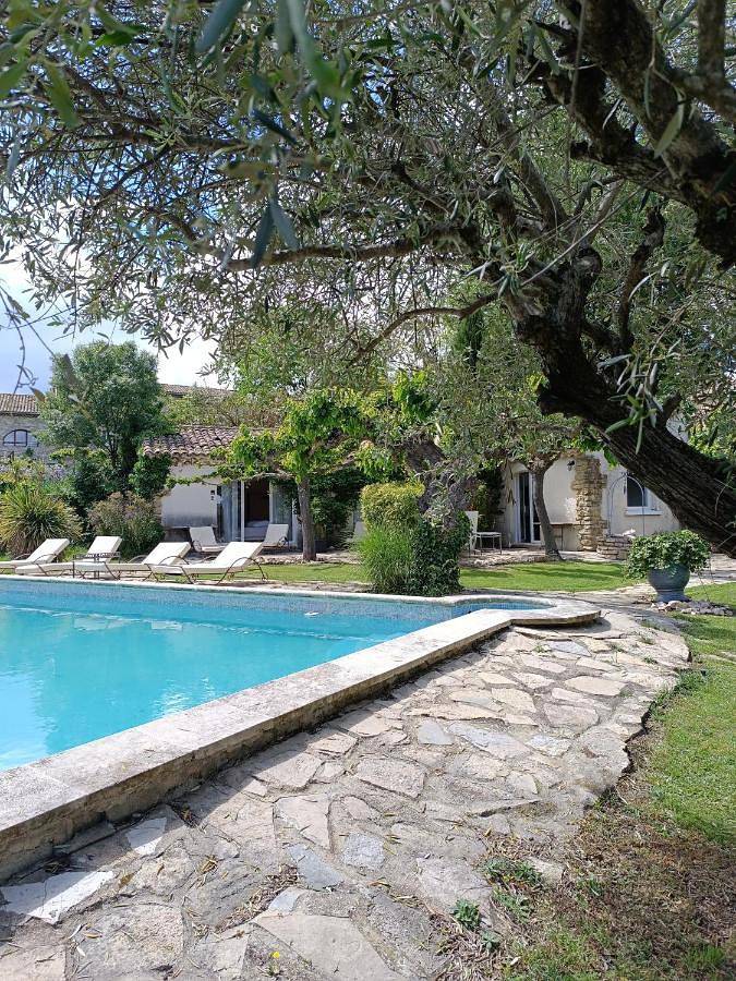 Cottage pour 2 personnes, avec jardin et piscine ainsi que jacuzzi et terrasse, animaux acceptés à Deaux