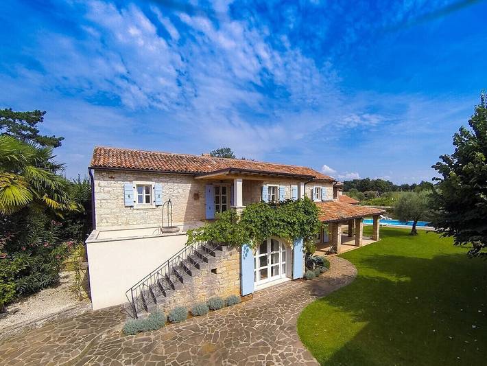 Gîte pour 6 personnes, avec Balcon et Terrasse ainsi que Jardin et Piscine