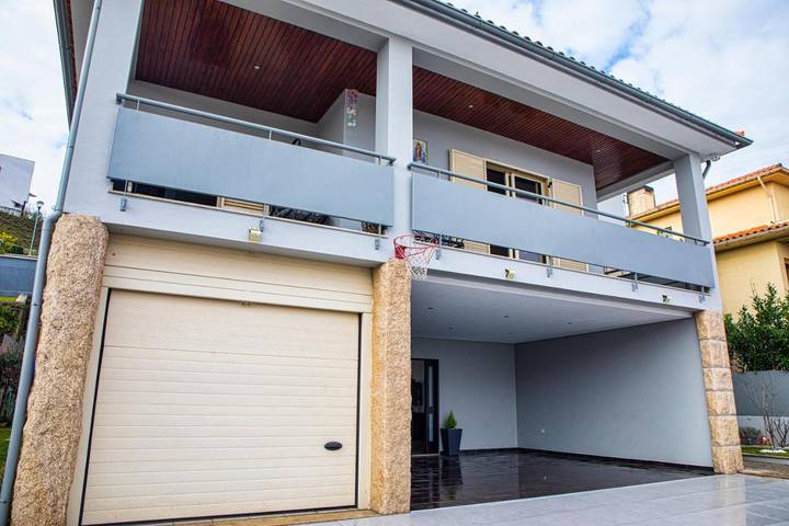 Location de vacances pour 6 personnes, avec vue ainsi que piscine et jardin à Amarante - 3