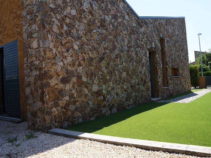 Casa de vacaciones para 6 personas, con terraza además de jardín y piscina en Baix Empordà - 4