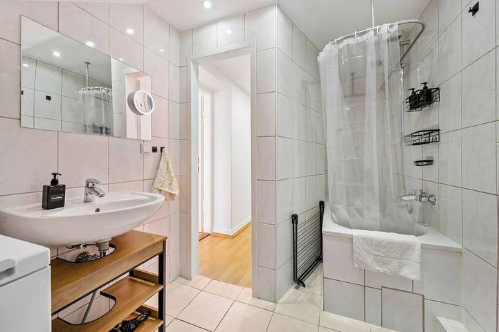 Ganze Wohnung, Cosy&Central, 500m from Main Station, Work&Stay in Wiesbaden, Südhessen