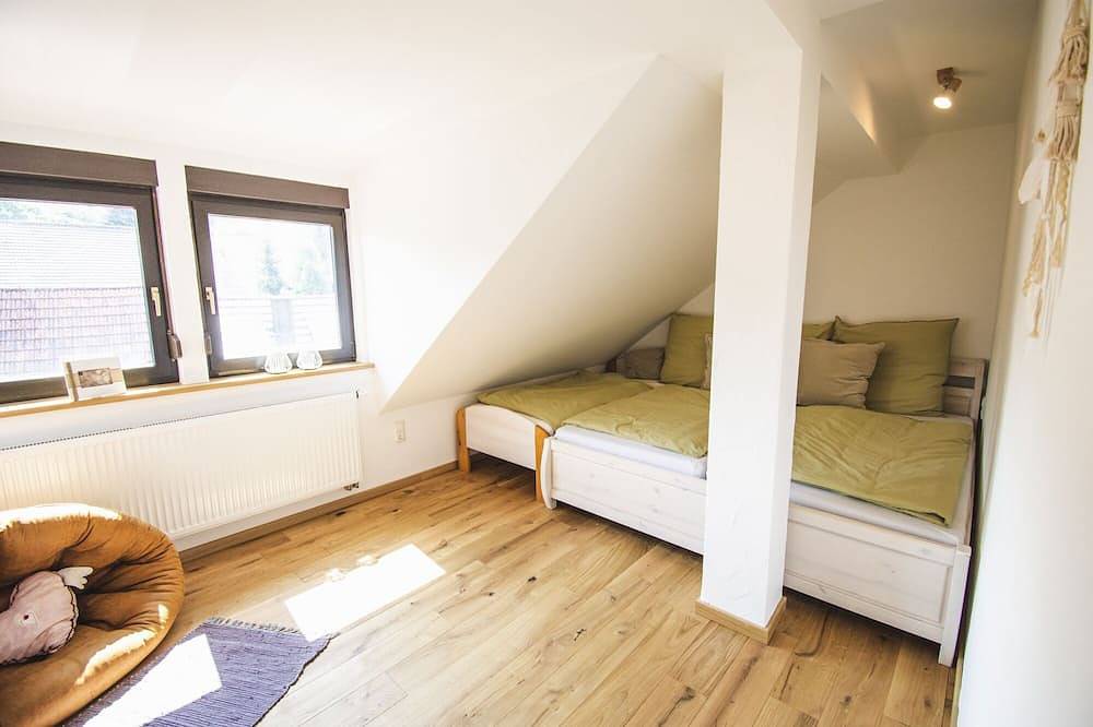 Ganze Wohnung, Ferienwohnungen über den Dächern mit Familienbett in Bischofsheim an der Rhön, Rhön-Bayern