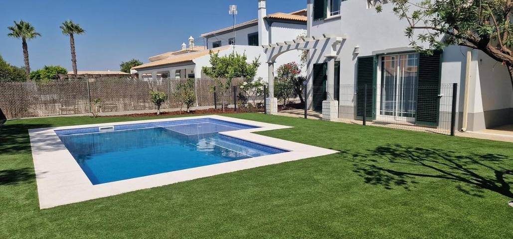 Gîte pour 6 personnes, avec piscine ainsi que jardin et vue dans Almancil - 3