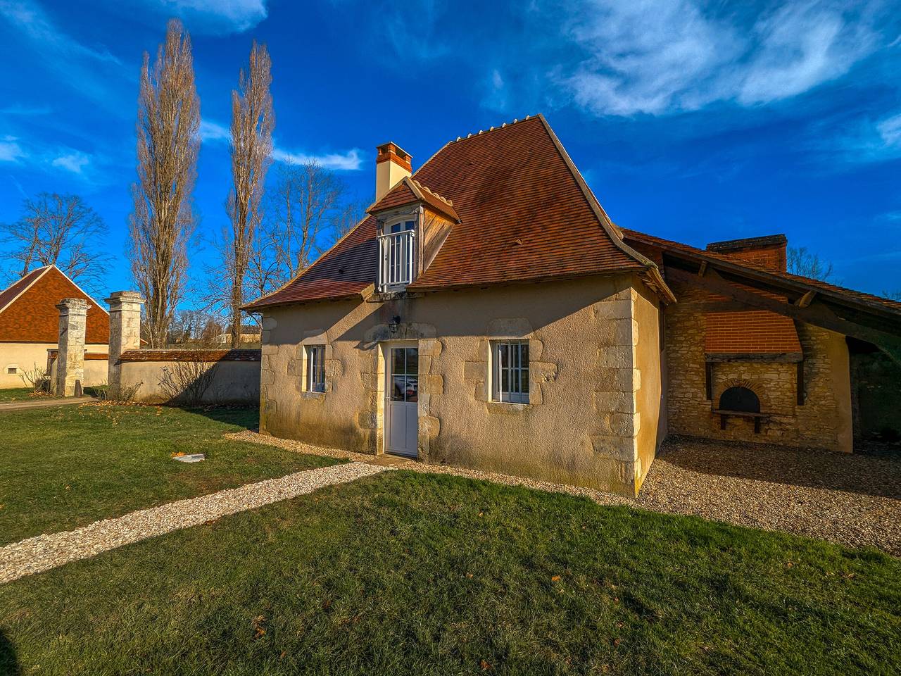 Charming lodge with parking, pets allowed, near Château de Clavières in Ardentes, Châteauroux region