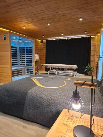 Gîte pour 2 personnes, avec jacuzzi et terrasse ainsi que jardin et sauna dans Tillet