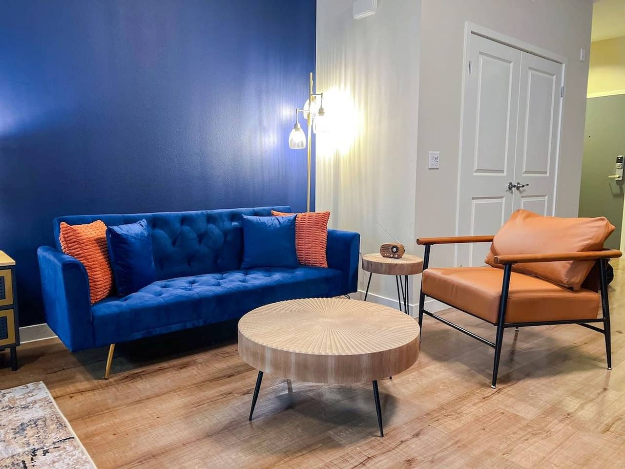 Entire apartment, Mid-Century W Pool   Gym  Parking 10 Min to Cedars in Hancock Park, Los Angeles