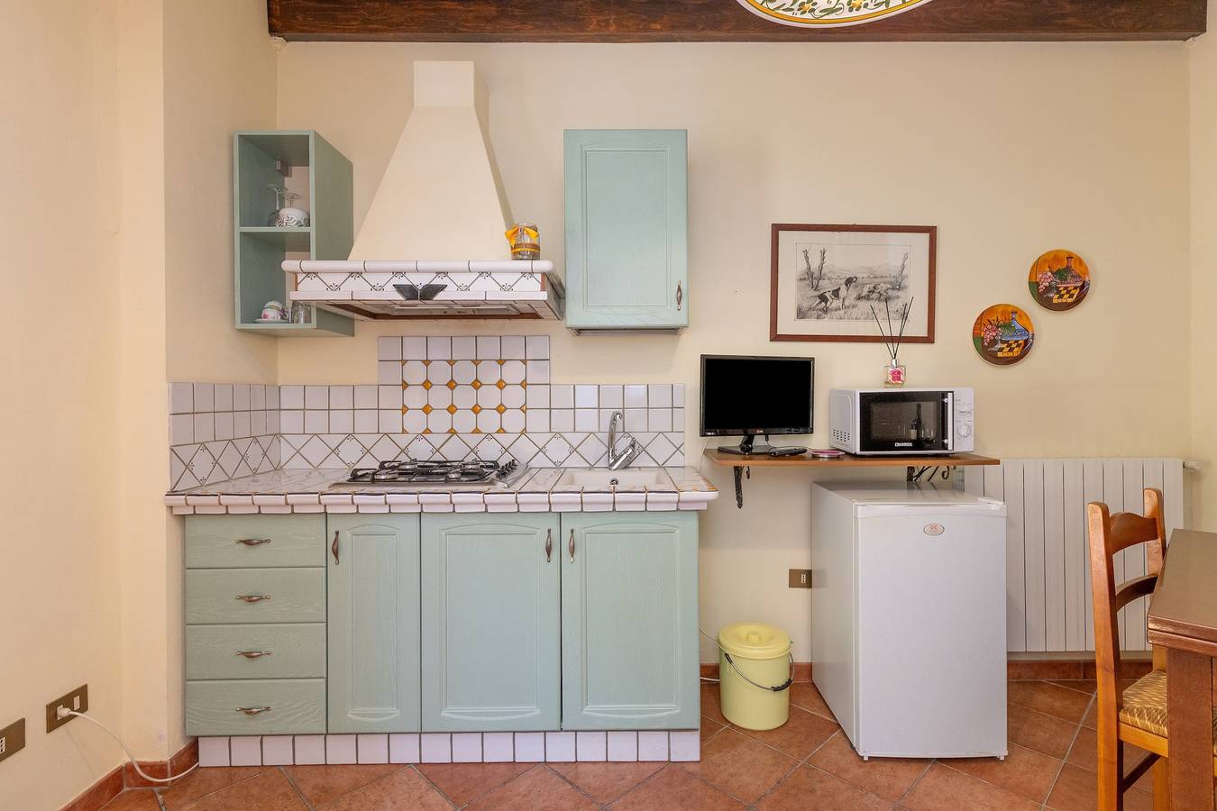 Ganze Wohnung, Ferienwohnung 'Mirtillo' mit Gemeinschaftspool, Wi-Fi und Klimaanlage in Livorno, Etruskische Küste