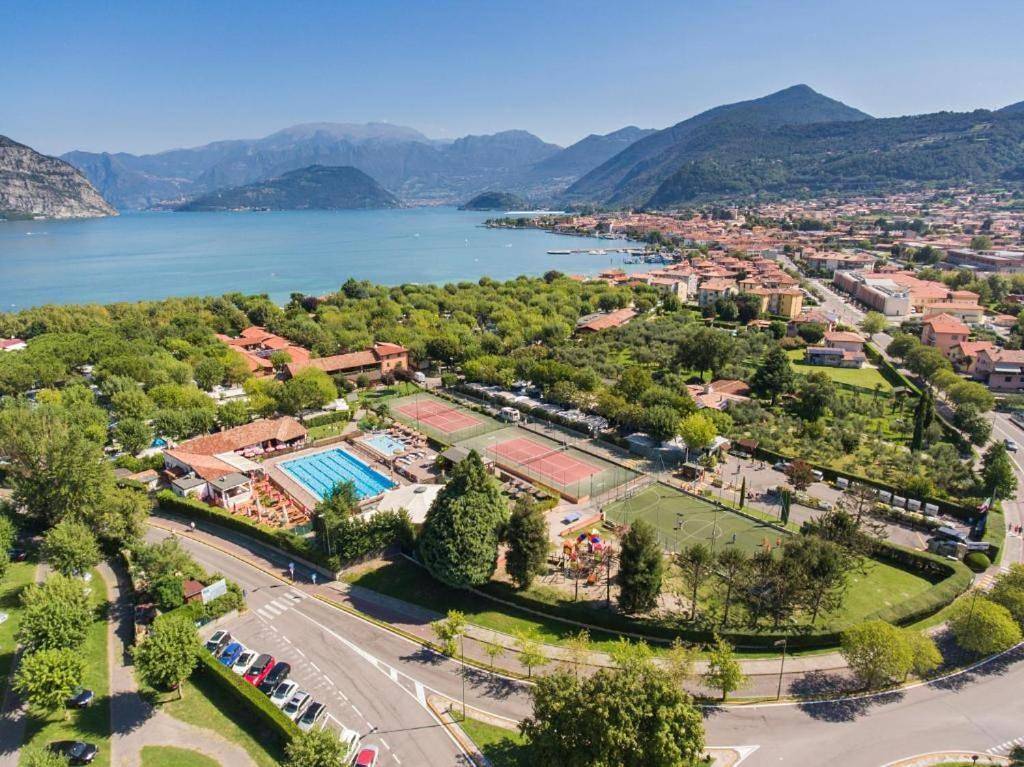 Estivo Premium Deluxe mobile homes on Camping Del Sole Village in Iseo, Gemeinde Iseo