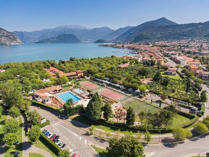 Location de vacances pour 6 personnes, avec bassin pour enfant ainsi que piscine et jardin dans Iseo - 2