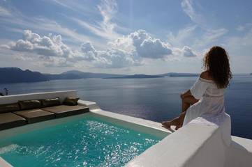 Hôtel pour 2 personnes, avec terrasse ainsi que vue et piscine à Oia