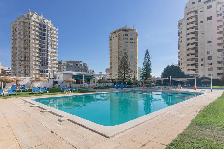Hel lägenhet, Apartment 'Camões 12 Frente Mar' with Shared Pool and Balcony in Armação de Pêra (costa), Armação de Pera