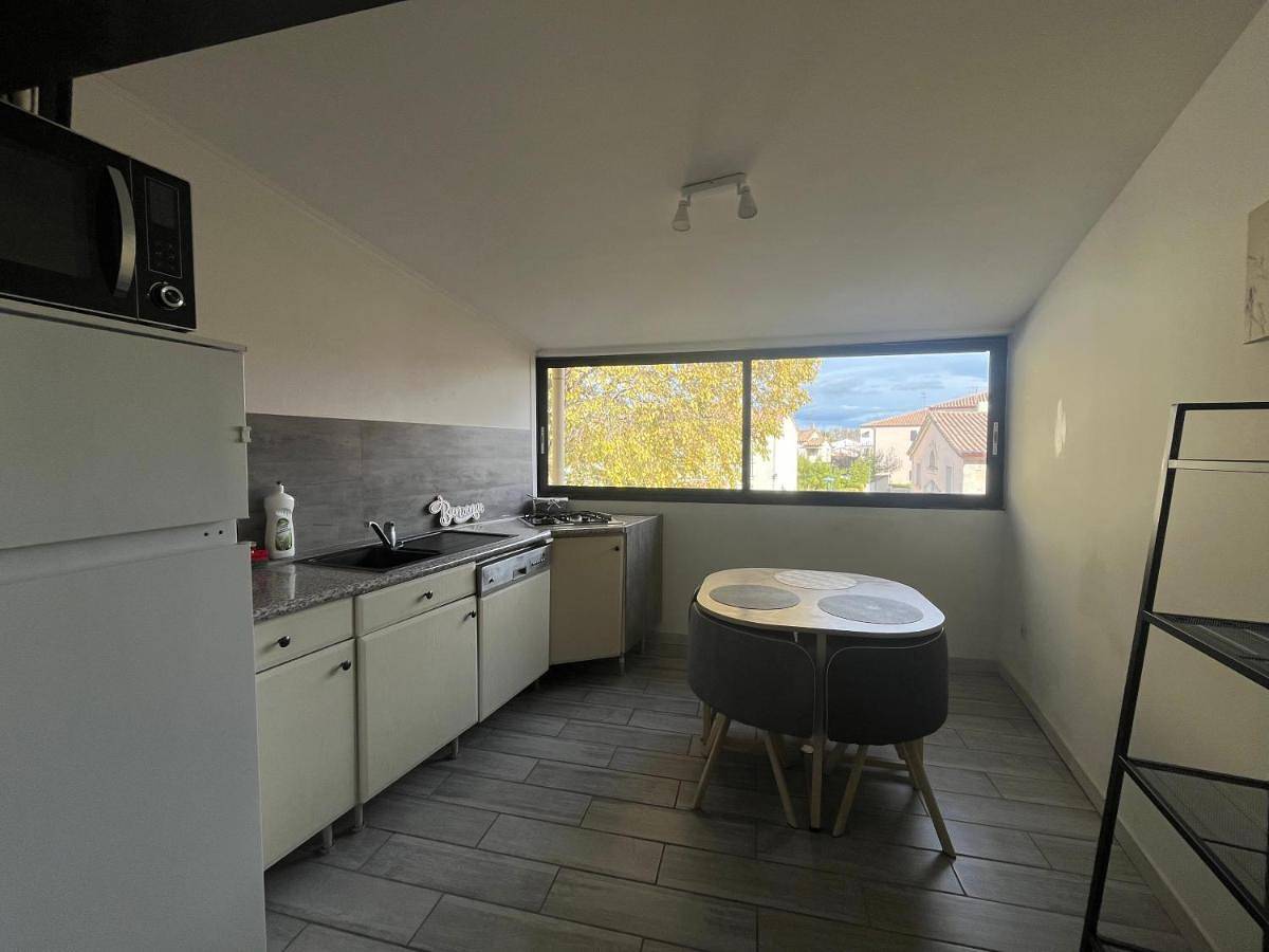Appartement entier, One-Bedroom Apartment in Lunel, Côte méditerranéenne (France)
