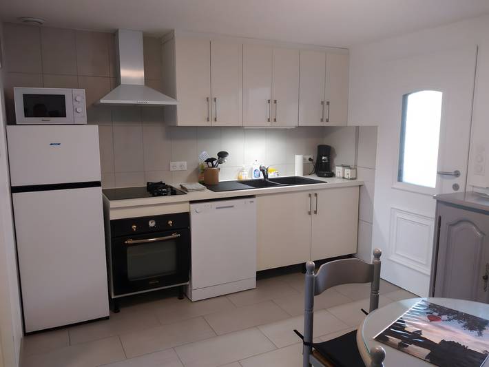 Holiday Home 'Gîte Des Caves' with Private Terrace, Wi-Fi and Air Conditioning in Civray-de-Touraine, Tours region