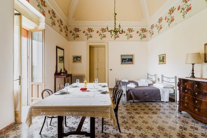 Hel lejlighed, Apartment 'Residenza Antica Distilleria' with Private Terrace, Wi-Fi and Air Conditioning in Matino, Taranto-bugten